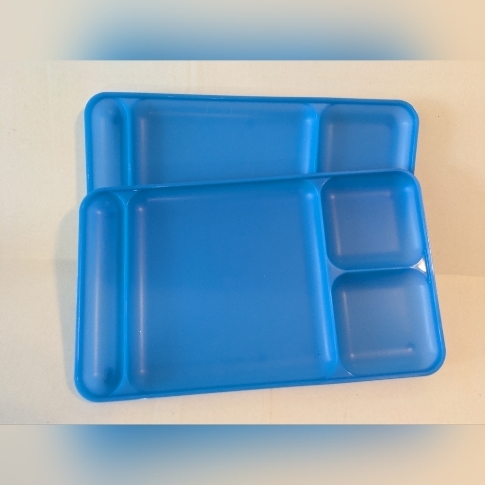 2 STACKABLE VINTAGE TUPPERWARE TV DINNER TRAYS PICNIC LUNCH BENTO, blue